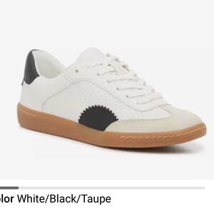 Dolce vita sneakers fit size 8 1/2